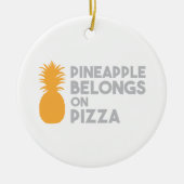 ananas behoort tot de pizza keramisch ornament (Voorkant)