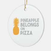 ananas behoort tot de pizza keramisch ornament (Links)