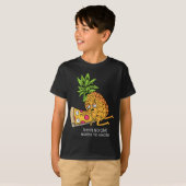 Ananas behoort tot de Pizza Lover Funny Food Pun T-shirt (Voorkant volledig)