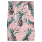 Ananas en roze marmer Moderne tropische afbeelding Medium Cadeauzakje (Achterkant)