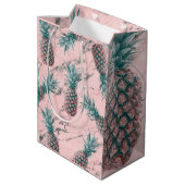 Ananas en roze marmer Moderne tropische afbeelding Medium Cadeauzakje (Achterkant Gekanteld)