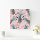 Ananas en roze marmer Moderne tropische afbeelding Vierkante Klok (Huis)