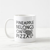 Ananas hoort op pizza koffiemok (Links)