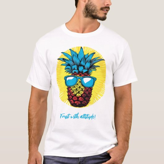 Ananas in pop art stijl in een blauw zonnebril t-shirt (Voorkant)