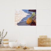 Ananas Leaning op Rocks bij het strand Poster (Keuken)