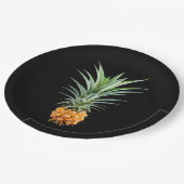 Ananas met groot haar op zwarte achtergrond papieren bordje (Gekanteld)