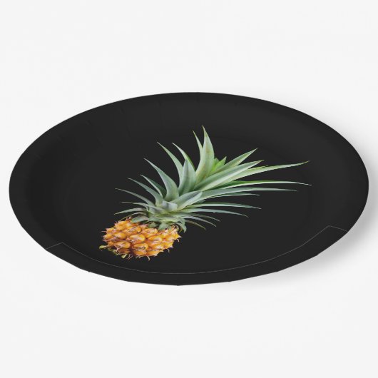 Ananas met groot haar op zwarte achtergrond papieren bordje (Gekanteld)