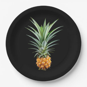 Ananas met groot haar op zwarte achtergrond papieren bordje