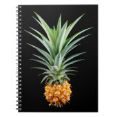 Ananas met grote kapsel op zwarte achtergrond notitieboek (Voorkant)