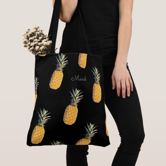 Ananas met jouw naam op zwart tote bag (Dichtbij)