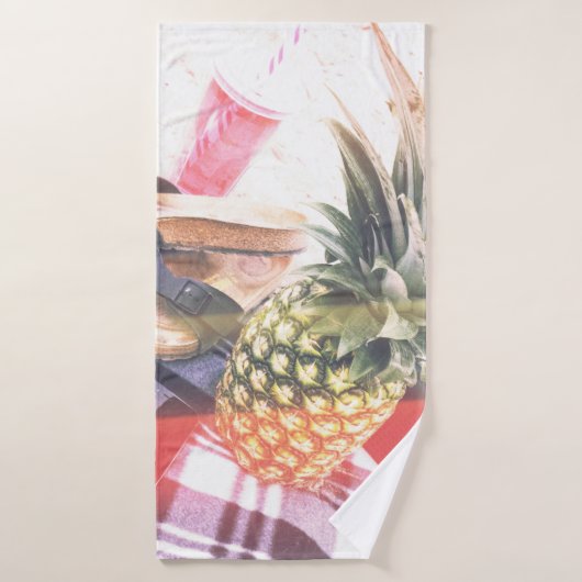 Ananas naast telefoon en luidspreker badhanddoek (Badhanddoek)