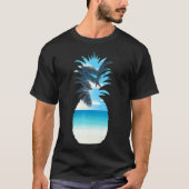 Ananas op een strand Koel Tropische T-shirt-kuiken T-shirt (Voorkant)