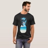 Ananas op een strand Koel Tropische T-shirt-kuiken T-shirt (Voorkant volledig)