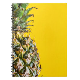 Ananas op gele achtergrond notitieboek