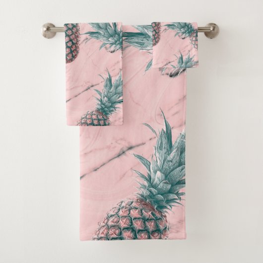 Ananas & Roze Marmer Draai Modern Tropisch Chic Bad Handdoek (Insitu)