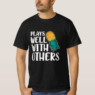 Ananas speelt goed met anderen t-shirt
