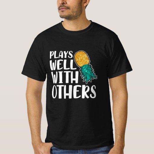 Ananas speelt goed met anderen t-shirt (Voorkant)