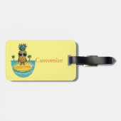 Ananas Surfer Rides Een Wave Thunder_Cove Bagagelabel (Achterkant horizontaal)