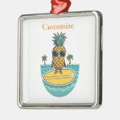 Ananas Surfer Rides Een Wave Thunder_Cove Metalen Ornament (Links)
