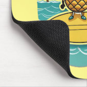 Ananas Surfer Rides Een Wave Thunder_Cove Muismat (Hoek)