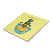 Ananas Surfer Rides Een Wave Thunder_Cove Tegeltje (Zijkant)