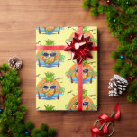 Ananas Tropical Christmas Gift Wrapping Paper Cadeaupapier<br><div class="desc">Schattige ananas tropisch kerstcadeaupapier! Het leuke wikkelpapierontwerp heeft een ananas met een zonnebril,  kerstverlichting,  palmbomen en een prachtige zonsondergang. Prachtig en leuk voor iedereen die van ananas houdt of op een tropische plek woont!</div>