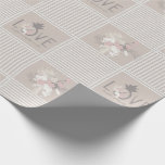 Ananas van haar oogkleurige, tropische Romance-gif Cadeaupapier<br><div class="desc">Tropische Romance is geïnspireerd door de elegantie, schoonheid en magie van onze bruiloft in Hawai'i. Ze viert het liefdesverhaal dat begon en bloeit op mijn thuiseiland O'ahu. Fantastische bloei, zwaaide palmen en unieke Hawaiitische details proberen allemaal de pure vreugde, opwinding en romance vast te leggen die gedeeld wordt wanneer twee...</div>