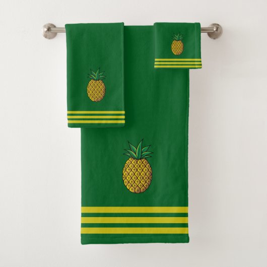 Ananasfruit, drie strepen op bosgroen bad handdoek (Insitu)