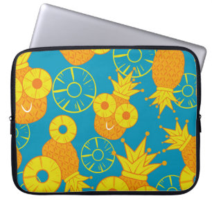 Ananasringen: Doodle Cartoon . Laptop Sleeve