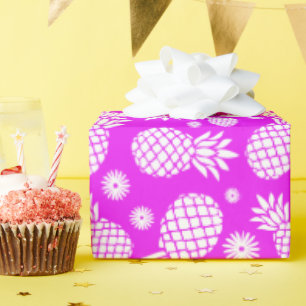 Ananassen en madeliefjes paars wit patroon verpakk cadeaupapier