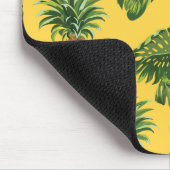 ananassen en tropische bladeren op goud muismat (Hoek)