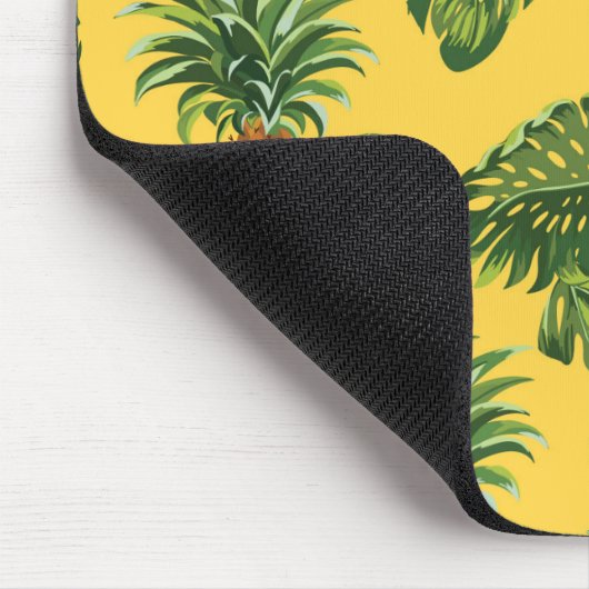 ananassen en tropische bladeren op goud muismat (Hoek)