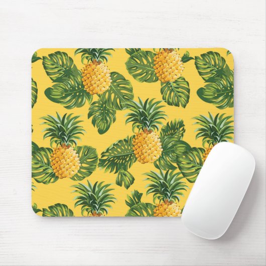 ananassen en tropische bladeren op goud muismat (Met muis)