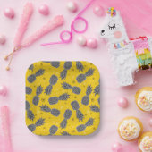 ananassen op goud papieren bordje (Feest)