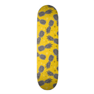 ananassen op goud skateboard