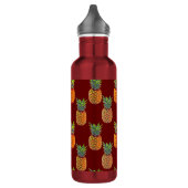 Ananasvruchten op rood waterfles  (Links)