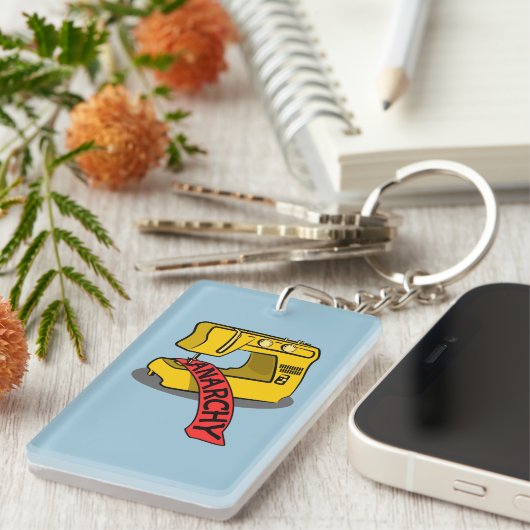 Anarchie Gele Naaimachine Sleutelhanger (Voorkant Rechts)