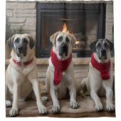 Anatolische herder bij de open haard Kerstmis Douchegordijn (Voorkant)