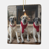 Anatolische herder bij de open haard Kerstmis Keramisch Ornament (Links)