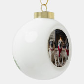 Anatolische herder bij de open haard Kerstmis Keramische Bal Ornament (Links)
