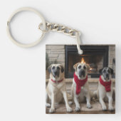 Anatolische herder bij de open haard Kerstmis Sleutelhanger (Voorkant)