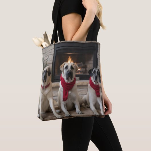 Anatolische herder bij de open haard Kerstmis Tote Bag (Dichtbij)