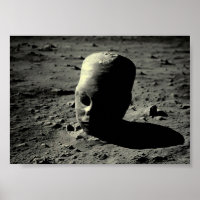 Ancient Weathered Alien Standbeeld op Maan