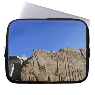 Anciënte hiërogliefen op de muur, tempel van Kar Laptop Sleeve