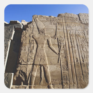 Anciënte hiërogliefen op de muur, tempel van Kar Vierkante Sticker