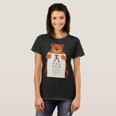 and Cute Teddy Bear with Glasses holding an Eye Ch T-shirt (Voorkant volledig)