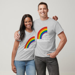 ANDERE HELFT VAN MIJN REGENBOOG NAAR RECHTS WIJSEN T-SHIRT