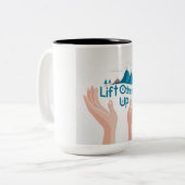 Anderen optillen tweekleurige koffiemok (Voorkant links)