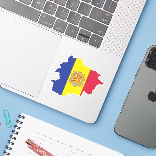 Andorra Vlag In Landkaart Sticker (Laptop met iPhone)