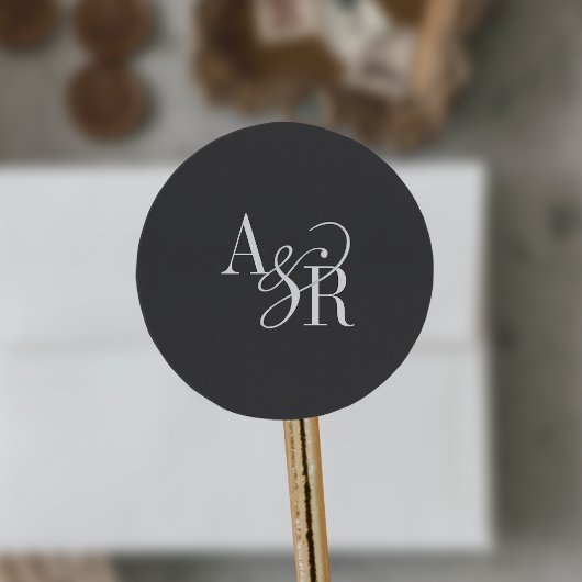 ANDREA Classic Grijs Donker Academia Trouwmonogram Ronde Sticker